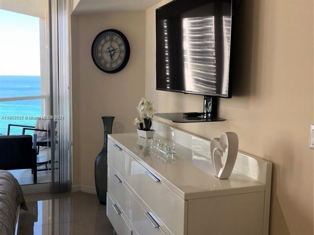 Apartment for sale  Unit #1705 - photo 5922153