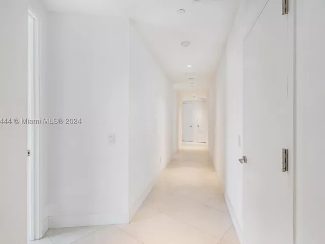 3-bedroom condo for rent in Sunny Isles Beach - 18555 Collins Ave 5001 - MondialRealty
