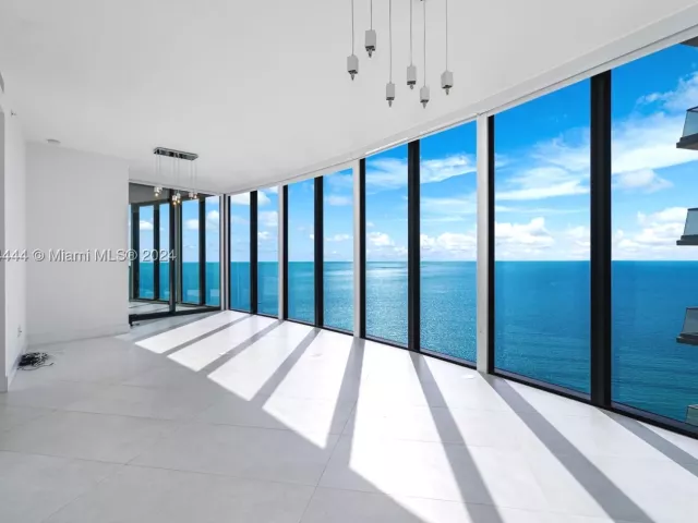 3-bedroom condo for rent in Sunny Isles Beach - 18555 Collins Ave 5001 - MondialRealty
