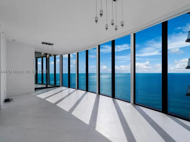 3-bedroom condo for rent in Sunny Isles Beach - 18555 Collins Ave 5001 - MondialRealty