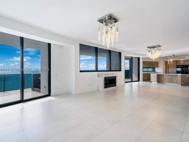 3-bedroom condo for rent in Sunny Isles Beach - 18555 Collins Ave 5001 - MondialRealty