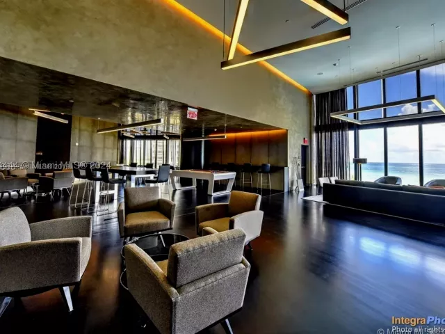 3-bedroom condo for rent in Sunny Isles Beach - 18555 Collins Ave 5001 - MondialRealty