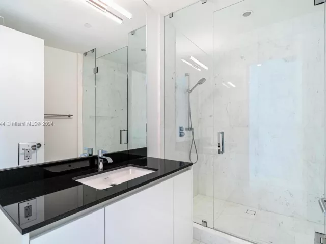 Apartment for rent  Unit #5001 - photo 5770899