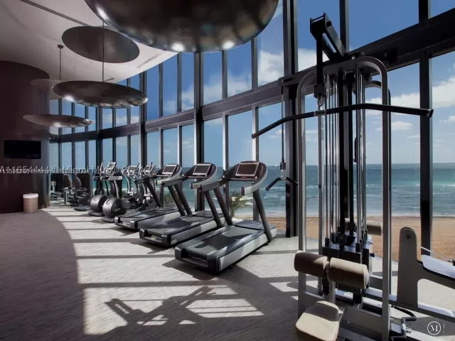 3-bedroom condo for rent in Sunny Isles Beach - 18555 Collins Ave 5001 - MondialRealty