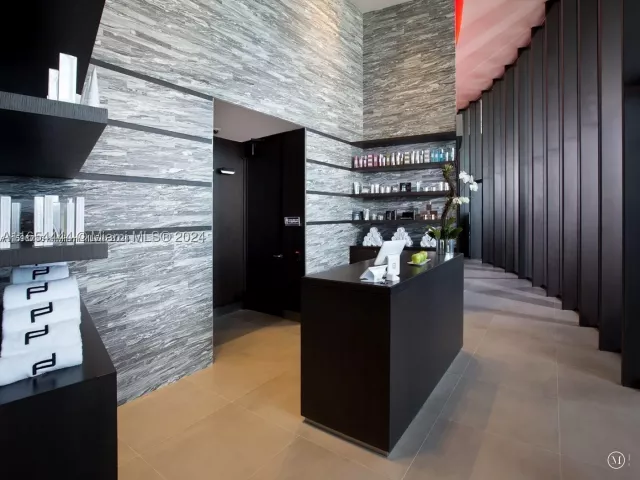 3-bedroom condo for rent in Sunny Isles Beach - 18555 Collins Ave 5001 - MondialRealty