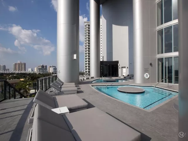 3-bedroom condo for rent in Sunny Isles Beach - 18555 Collins Ave 5001 - MondialRealty