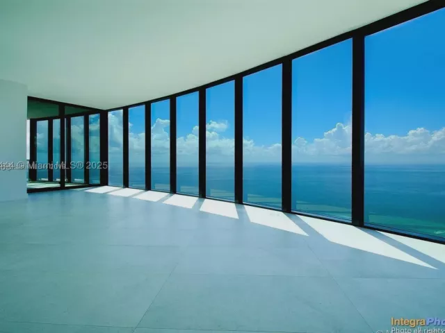 3-bedroom condo for rent in Sunny Isles Beach - 18555 Collins Ave 5001 - MondialRealty