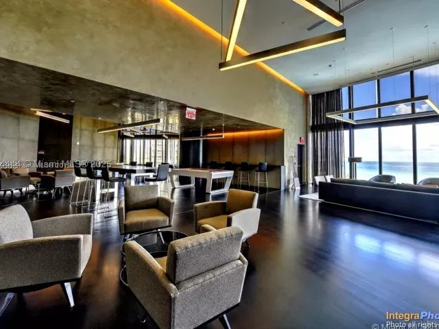 3-bedroom condo for rent in Sunny Isles Beach - 18555 Collins Ave 5001 - MondialRealty