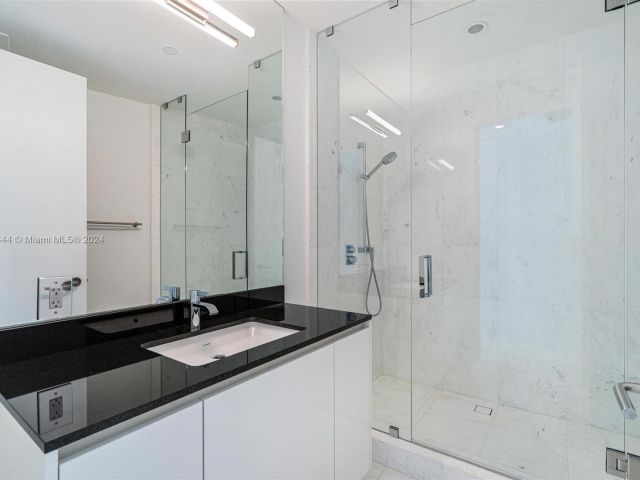 Apartment for rent  Unit #5001 - photo 5770899