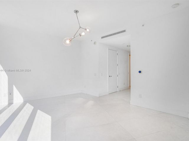 Apartment for rent  Unit #5001 - photo 5770900