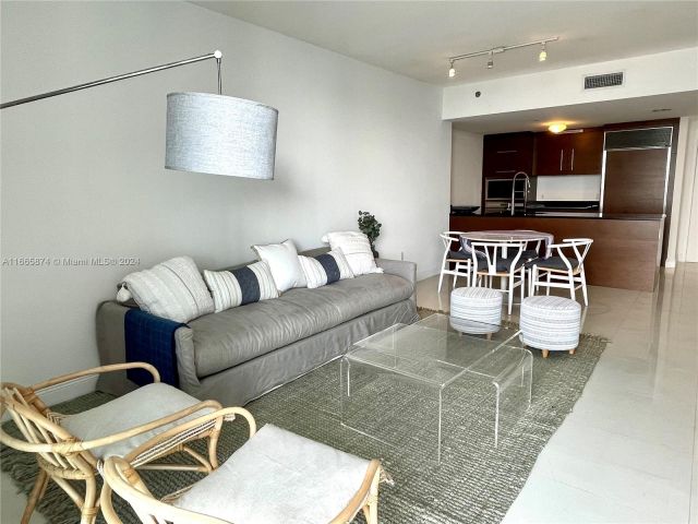 Apartment for sale  Unit #4006 - photo 5614172