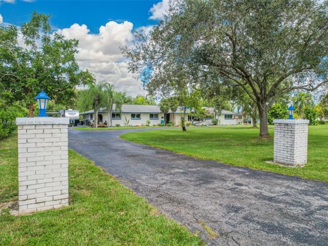 Home for sale at 17421 SW 300th St - photo 5788759