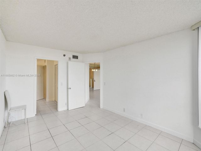 Apartment for sale  Unit #1811 - photo 5690141