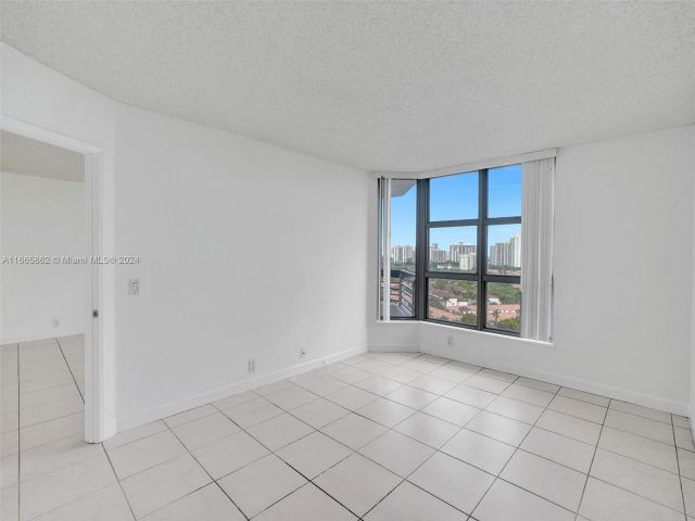 Apartment for sale  Unit #1811 - photo 5690142