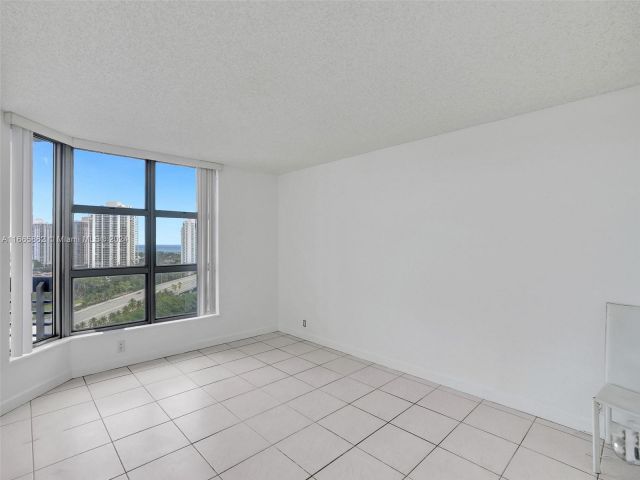 Apartment for sale  Unit #1811 - photo 5690143