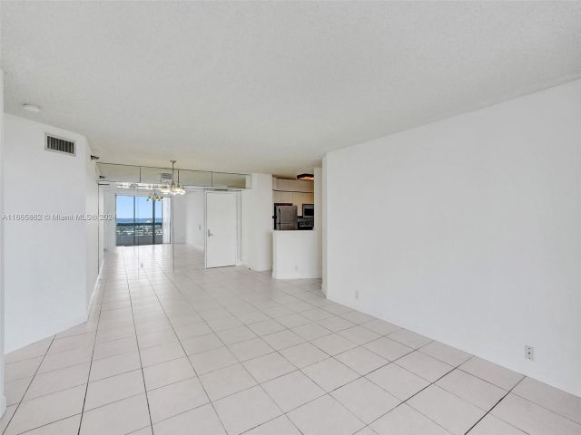 Apartment for sale  Unit #1811 - photo 5690148
