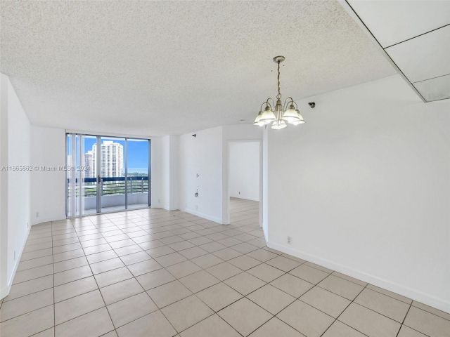 Apartment for sale  Unit #1811 - photo 5690152