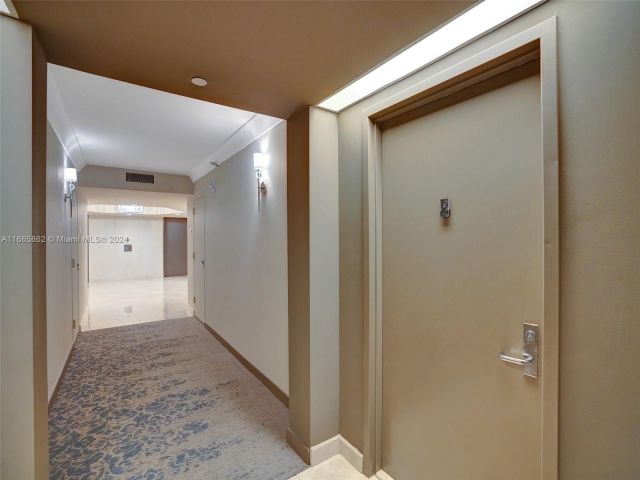 Apartment for sale  Unit #1811 - photo 5690153