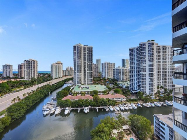 Apartment for sale  Unit #1811 - photo 5690156