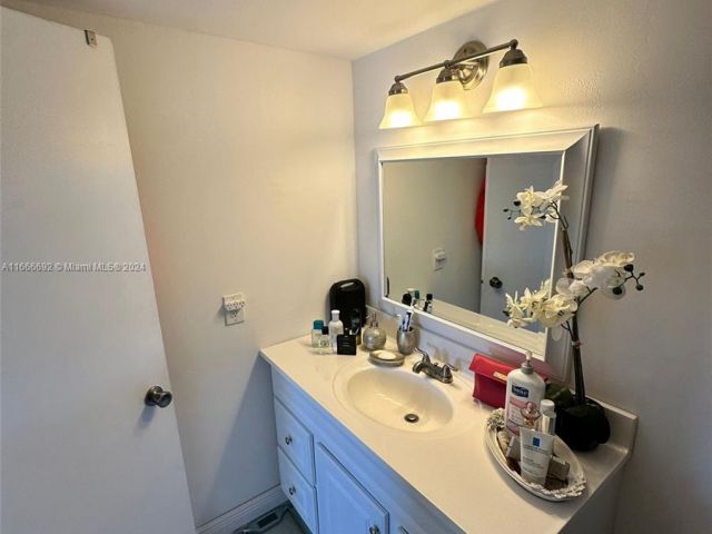 Apartment for sale  Unit #904 - photo 5629730