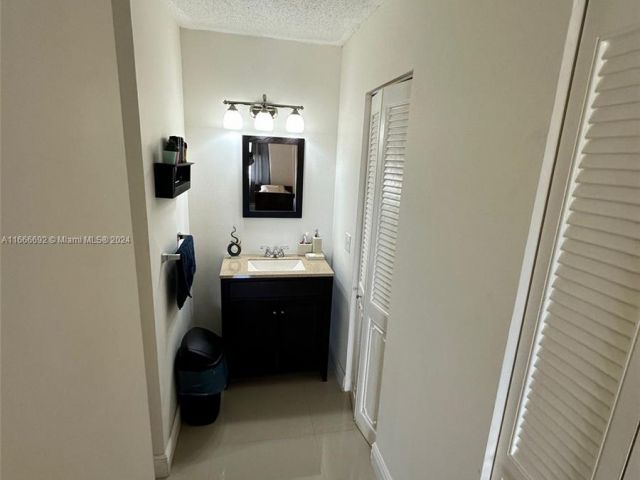 Apartment for sale  Unit #904 - photo 5629733