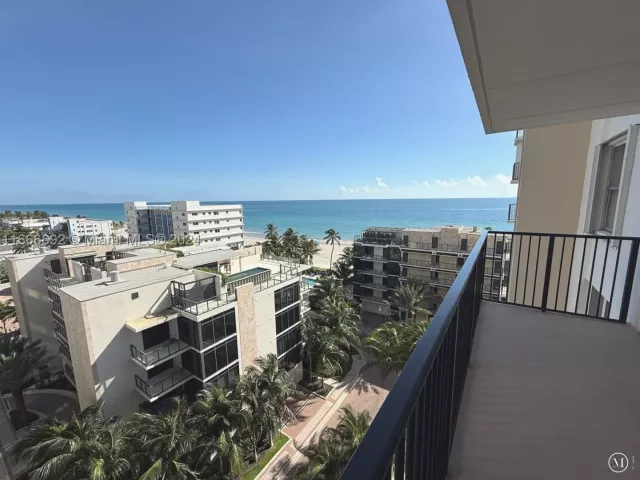 2-bedroom condo for sale in Hollywood - 2201 S Ocean Dr 904 - MondialRealty