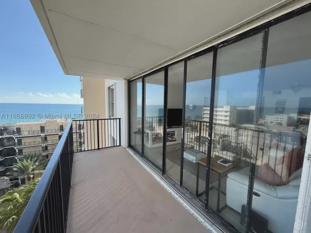 2-bedroom condo for sale in Hollywood - 2201 S Ocean Dr 904 - MondialRealty