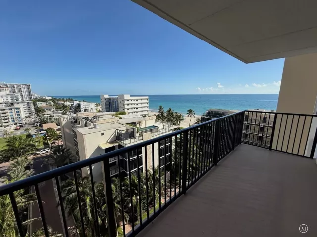 2-bedroom condo for sale in Hollywood - 2201 S Ocean Dr 904 - MondialRealty