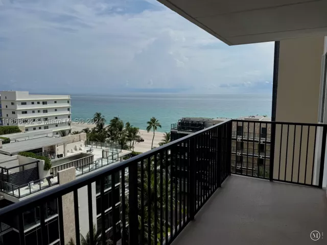 2-bedroom condo for sale in Hollywood - 2201 S Ocean Dr 904 - MondialRealty