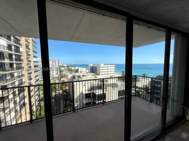 2-bedroom condo for sale in Hollywood - 2201 S Ocean Dr 904 - MondialRealty