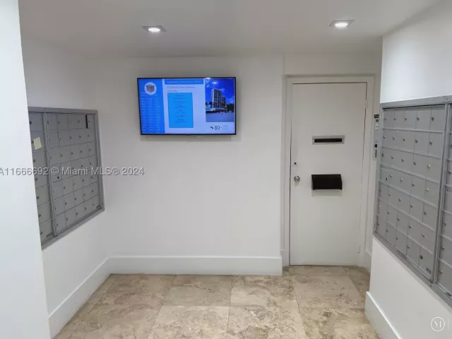 2-bedroom condo for sale in Hollywood - 2201 S Ocean Dr 904 - MondialRealty