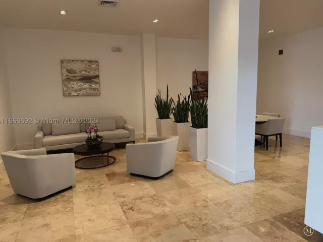 2-bedroom condo for sale in Hollywood - 2201 S Ocean Dr 904 - MondialRealty