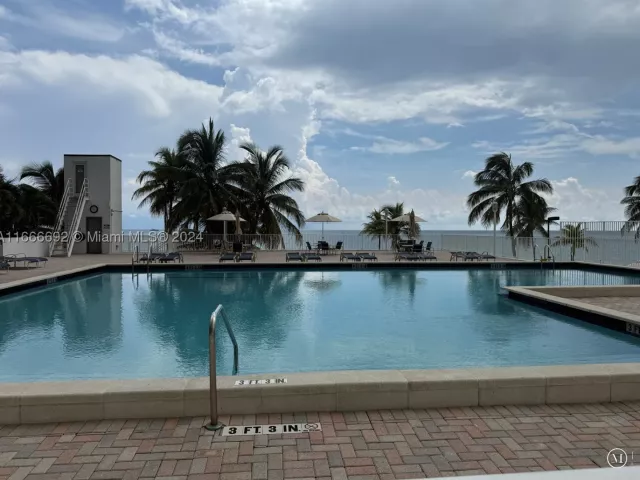 2-bedroom condo for sale in Hollywood - 2201 S Ocean Dr 904 - MondialRealty