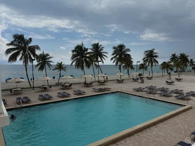 2-bedroom condo for sale in Hollywood - 2201 S Ocean Dr 904 - MondialRealty