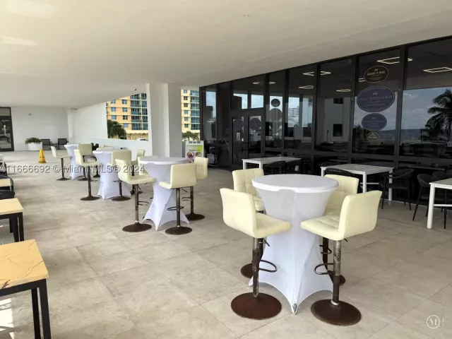 2-bedroom condo for sale in Hollywood - 2201 S Ocean Dr 904 - MondialRealty