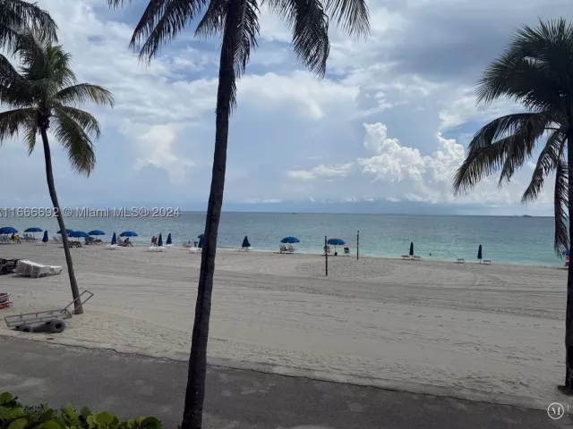 2-bedroom condo for sale in Hollywood - 2201 S Ocean Dr 904 - MondialRealty