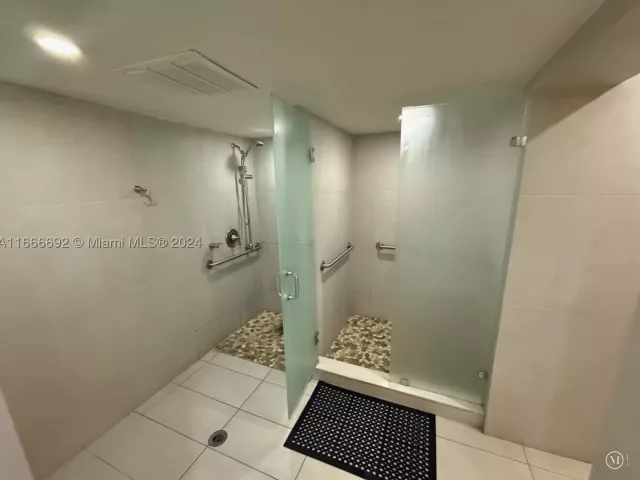 2-bedroom condo for sale in Hollywood - 2201 S Ocean Dr 904 - MondialRealty