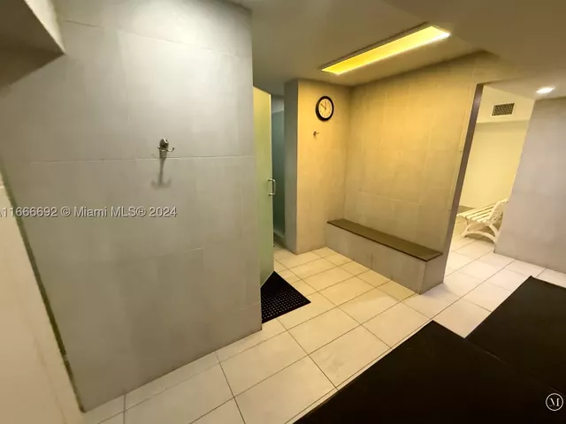 2-bedroom condo for sale in Hollywood - 2201 S Ocean Dr 904 - MondialRealty
