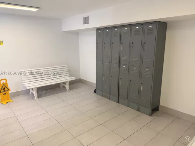2-bedroom condo for sale in Hollywood - 2201 S Ocean Dr 904 - MondialRealty