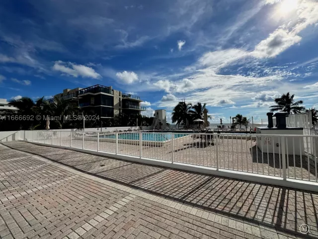 2-bedroom condo for sale in Hollywood - 2201 S Ocean Dr 904 - MondialRealty