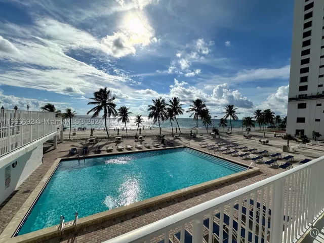2-bedroom condo for sale in Hollywood - 2201 S Ocean Dr 904 - MondialRealty