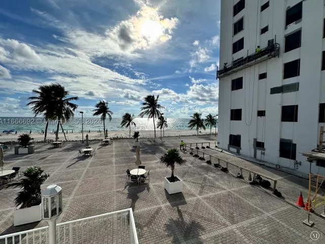 2-bedroom condo for sale in Hollywood - 2201 S Ocean Dr 904 - MondialRealty