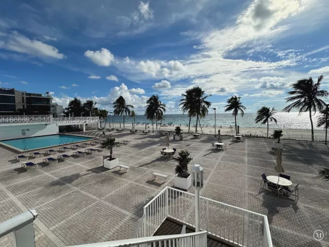 2-bedroom condo for sale in Hollywood - 2201 S Ocean Dr 904 - MondialRealty
