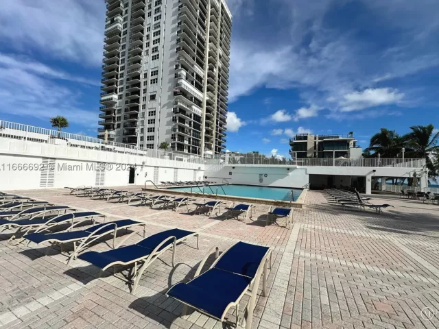 2-bedroom condo for sale in Hollywood - 2201 S Ocean Dr 904 - MondialRealty
