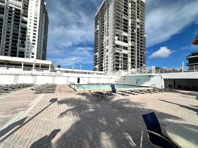 2-bedroom condo for sale in Hollywood - 2201 S Ocean Dr 904 - MondialRealty
