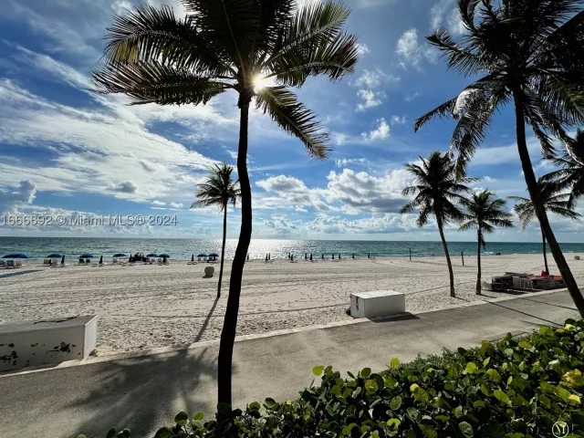 2-bedroom condo for sale in Hollywood - 2201 S Ocean Dr 904 - MondialRealty