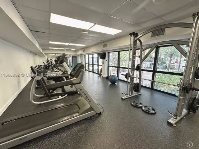 2-bedroom condo for sale in Hollywood - 2201 S Ocean Dr 904 - MondialRealty