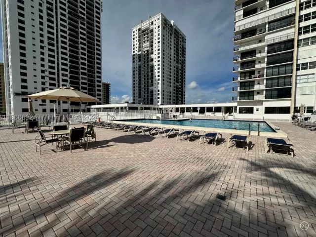 2-bedroom condo for sale in Hollywood - 2201 S Ocean Dr 904 - MondialRealty