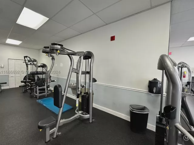 2-bedroom condo for sale in Hollywood - 2201 S Ocean Dr 904 - MondialRealty