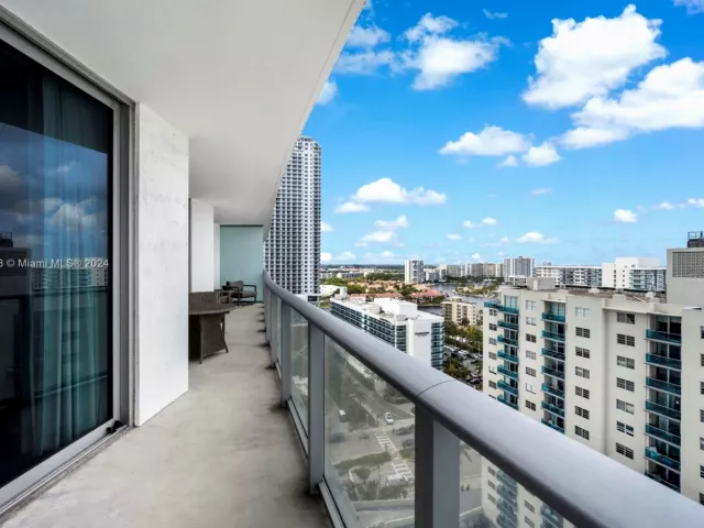 2-bedroom condo for sale in Hollywood - 4111 S Ocean Dr 1406 - MondialRealty